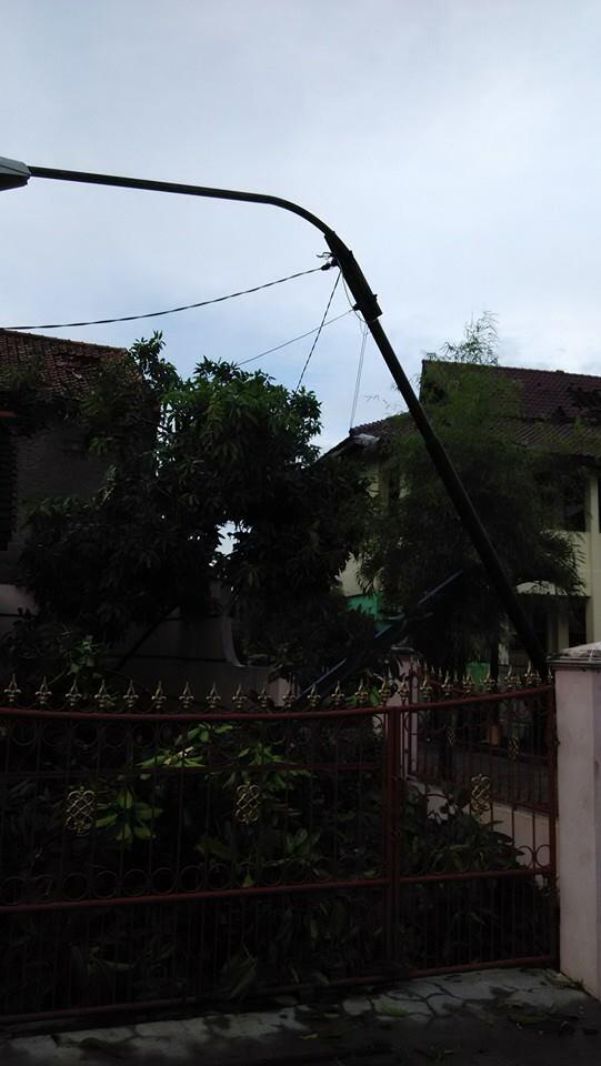 Foto dan Video Bencana Tornado di Bandung