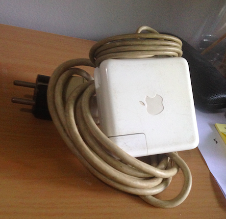 Charger Macbook Pro Second