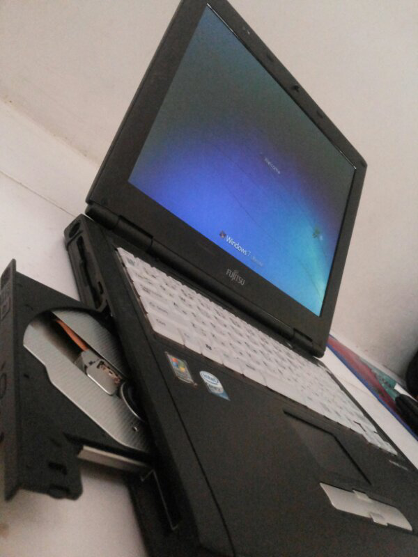 LAPTOP FUJITSU FMV C8230 CORE 2DUO - CENGKARENG