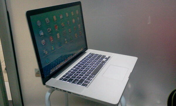 READY ..!! LAPTOP APPLE MACBOOK PRO CORE I7 LAYAR 15INCH MULUZZ