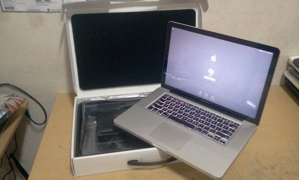 READY ..!! LAPTOP APPLE MACBOOK PRO CORE I7 LAYAR 15INCH MULUZZ