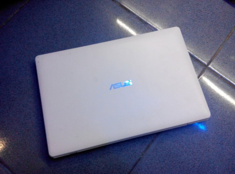 Asus X200M - 12inch