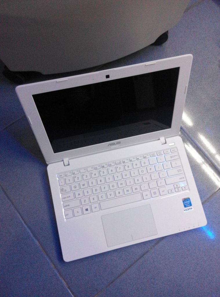 Asus X200M - 12inch