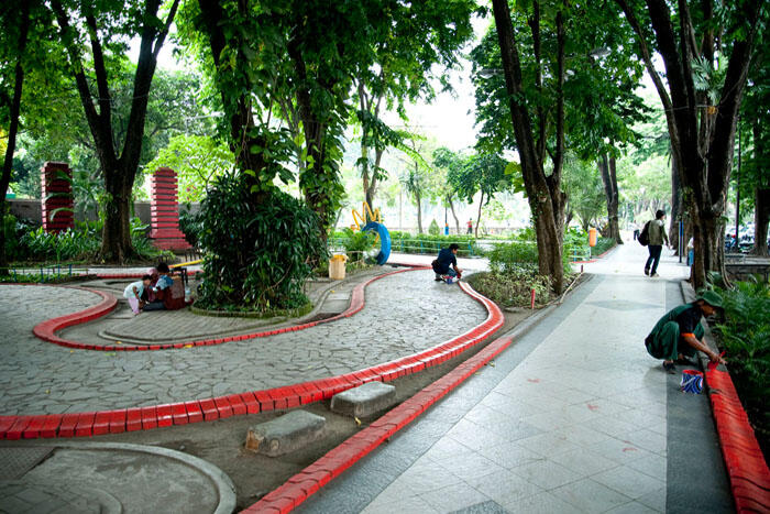 Trotoar Dipel, Masyarakat Surabaya Malu Buang Sampah