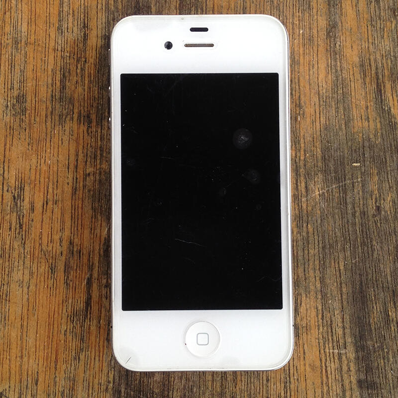 Jual WTS IPHONE 5s 32G GSM GOLD & IPHONE 4 8GB GSM WHITE MURAH COD 