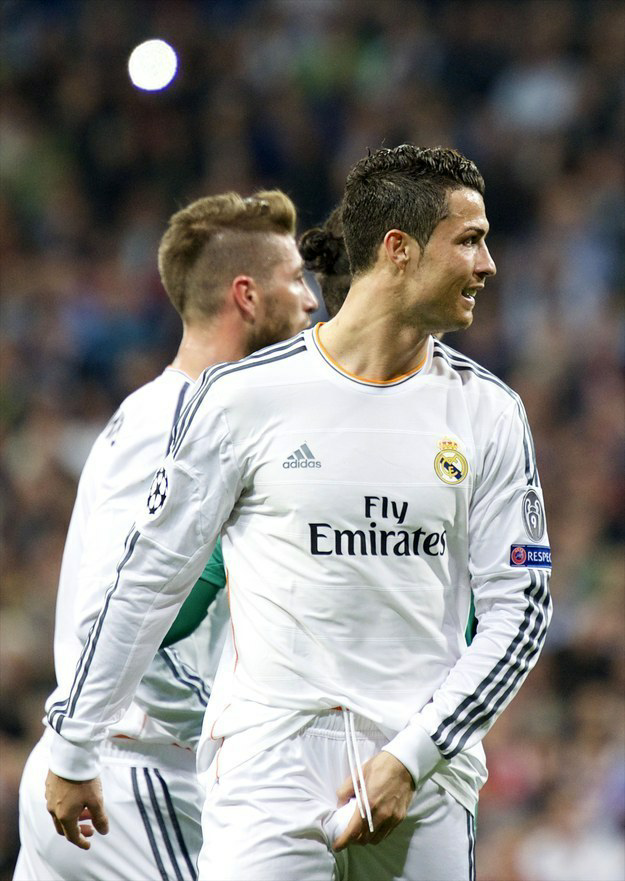 Coba Perhatikan, Apa yang Salah dengan Patung Ronaldo Ini?
