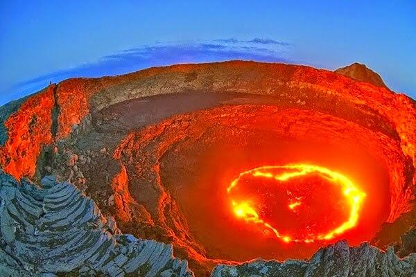 5 Fenomena Alam Yang Dijuluki Lubang Neraka