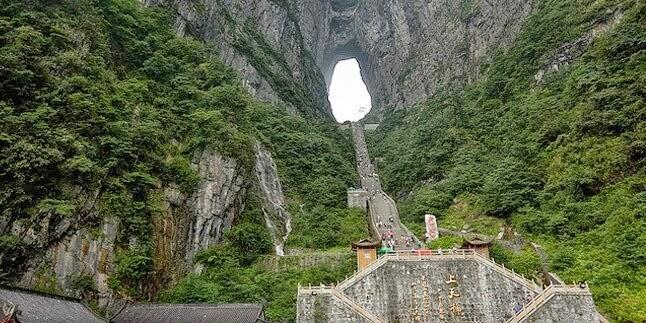 5 Fenomena Alam Yang Dijuluki Lubang Neraka