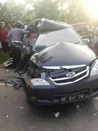 Rombongan Penjemput TKW Hantam BuS, 3 Tewas ditempat