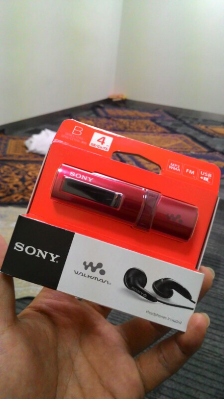 SONY WALKMAN MP3 NWZ-B183F 4GIGA RED