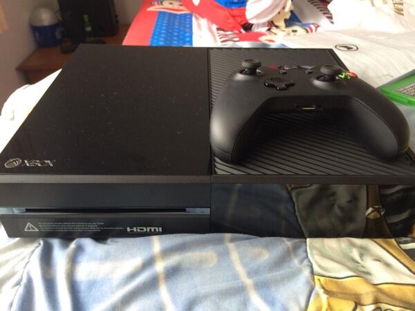Fs: xbox one (bundle assasin creed unity dan black flag)