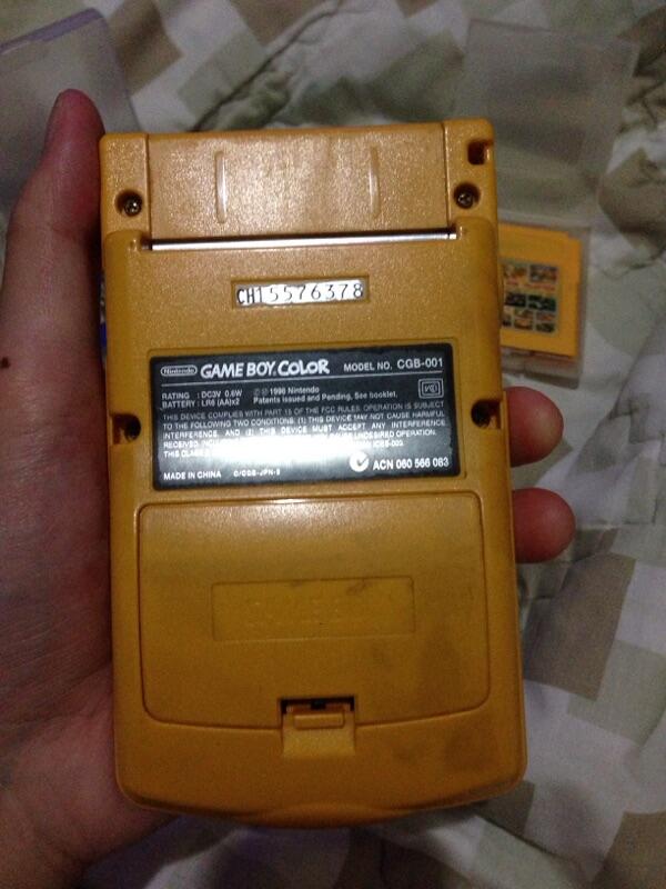 Wts gameboy color rare + 3 kaset nya