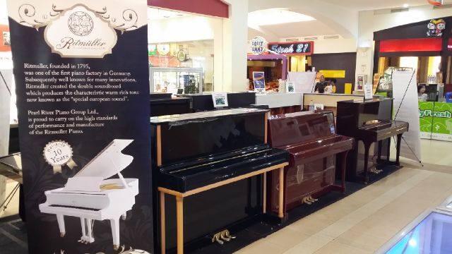 SHOWROOM PIANO PIANO