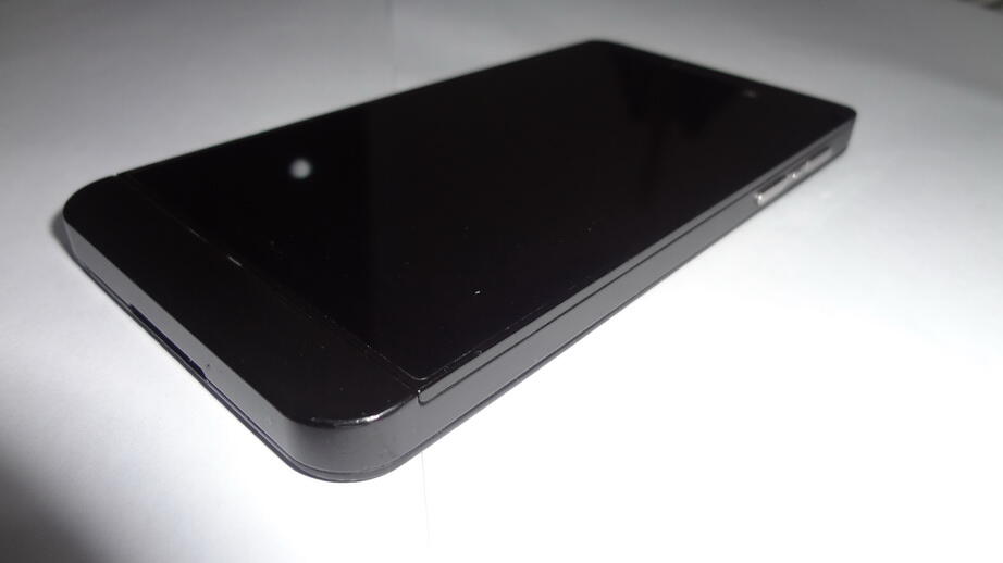 Blackberry Z10 - Fisik alakadarnya Fullset original - COD BANDUNG