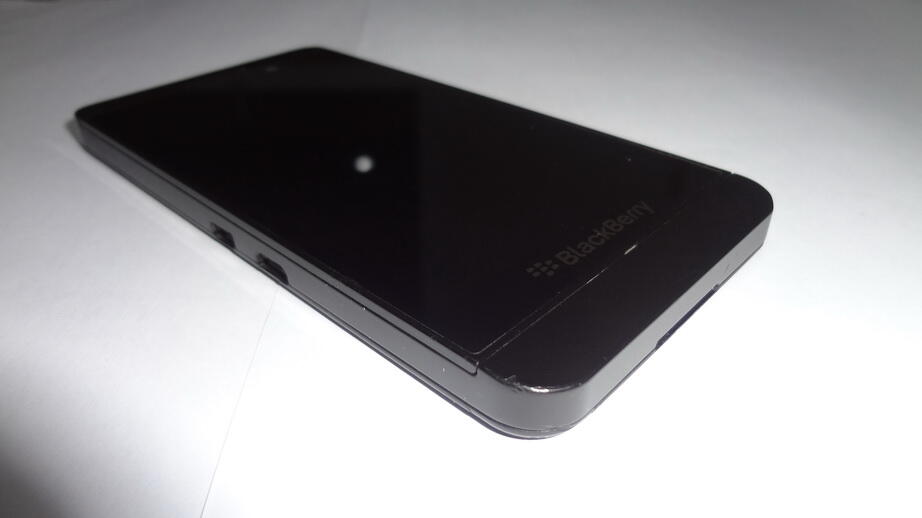 Blackberry Z10 - Fisik alakadarnya Fullset original - COD BANDUNG