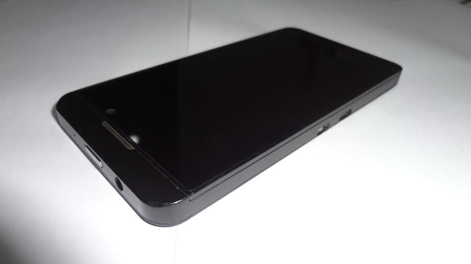 Blackberry Z10 - Fisik alakadarnya Fullset original - COD BANDUNG