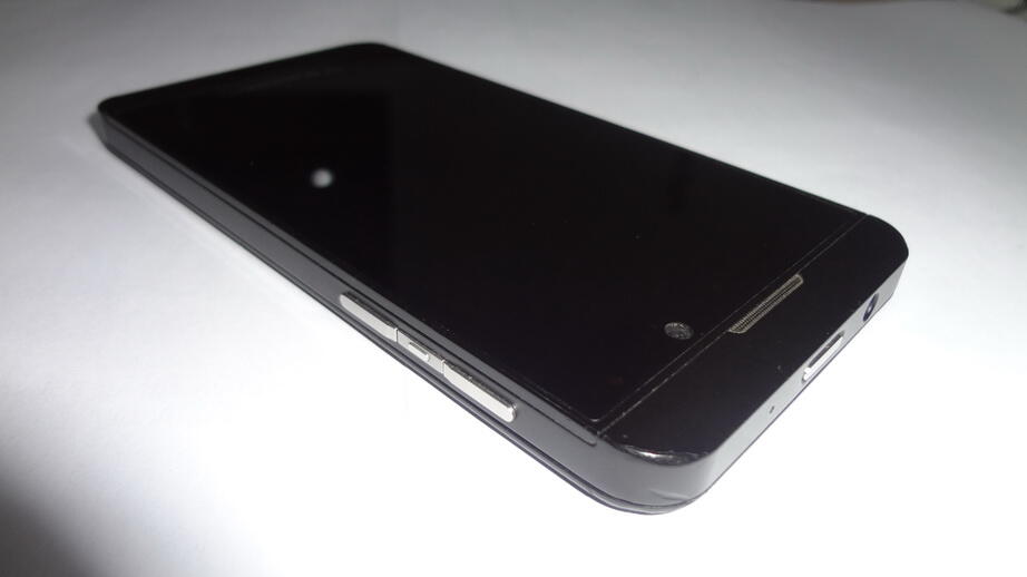 Blackberry Z10 - Fisik alakadarnya Fullset original - COD BANDUNG