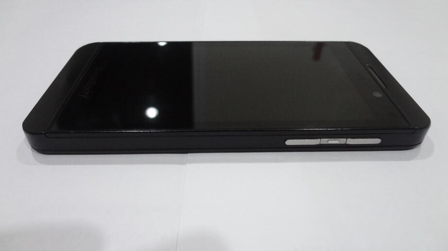 Blackberry Z10 - Fisik alakadarnya Fullset original - COD BANDUNG
