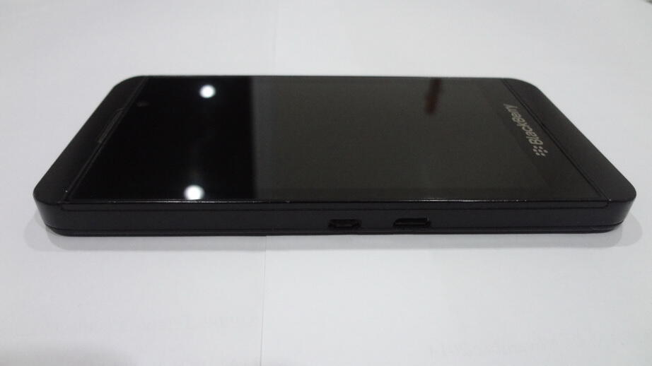 Blackberry Z10 - Fisik alakadarnya Fullset original - COD BANDUNG