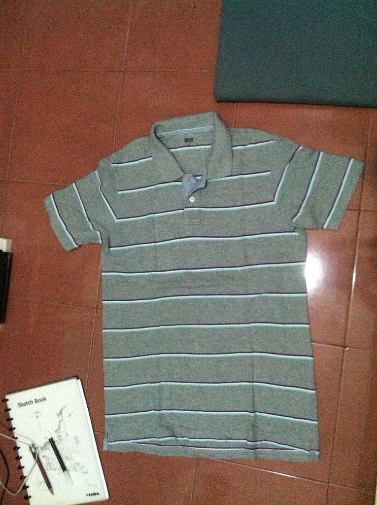 Terjual flanel dan kaos kerah UNIQLO size XL  KASKUS