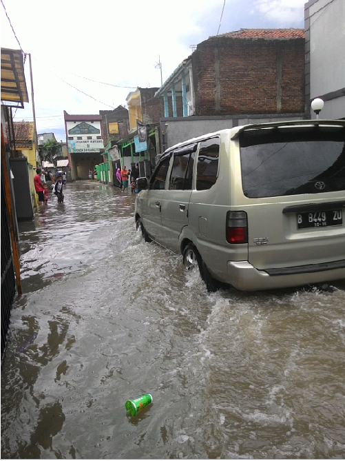 Foto Banjir Sukabirus, Dayeuhkolot - Kab. Bandung &#91;Anak Telkom Masuk&#93;