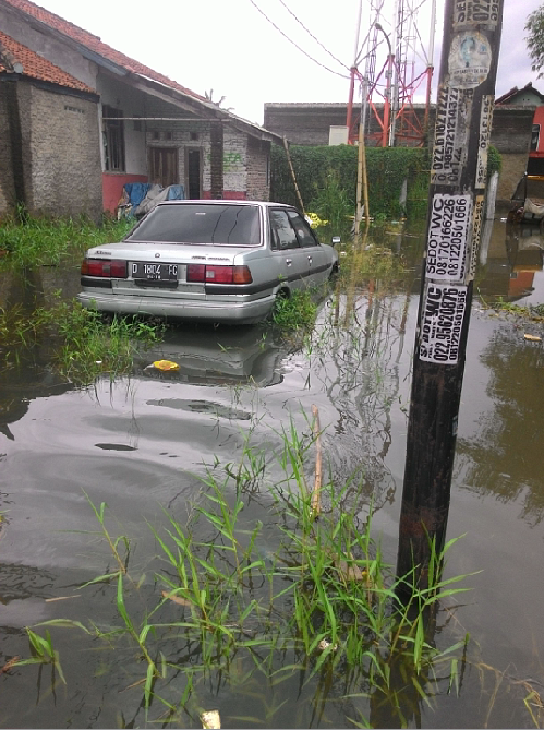 Foto Banjir Sukabirus, Dayeuhkolot - Kab. Bandung &#91;Anak Telkom Masuk&#93;