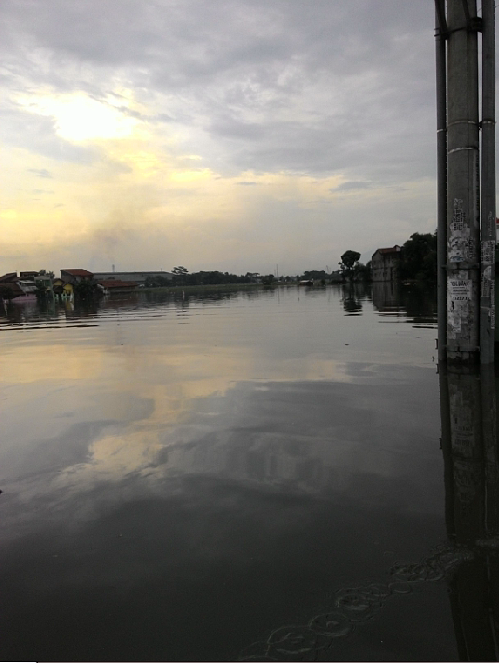 Foto Banjir Sukabirus, Dayeuhkolot - Kab. Bandung &#91;Anak Telkom Masuk&#93;