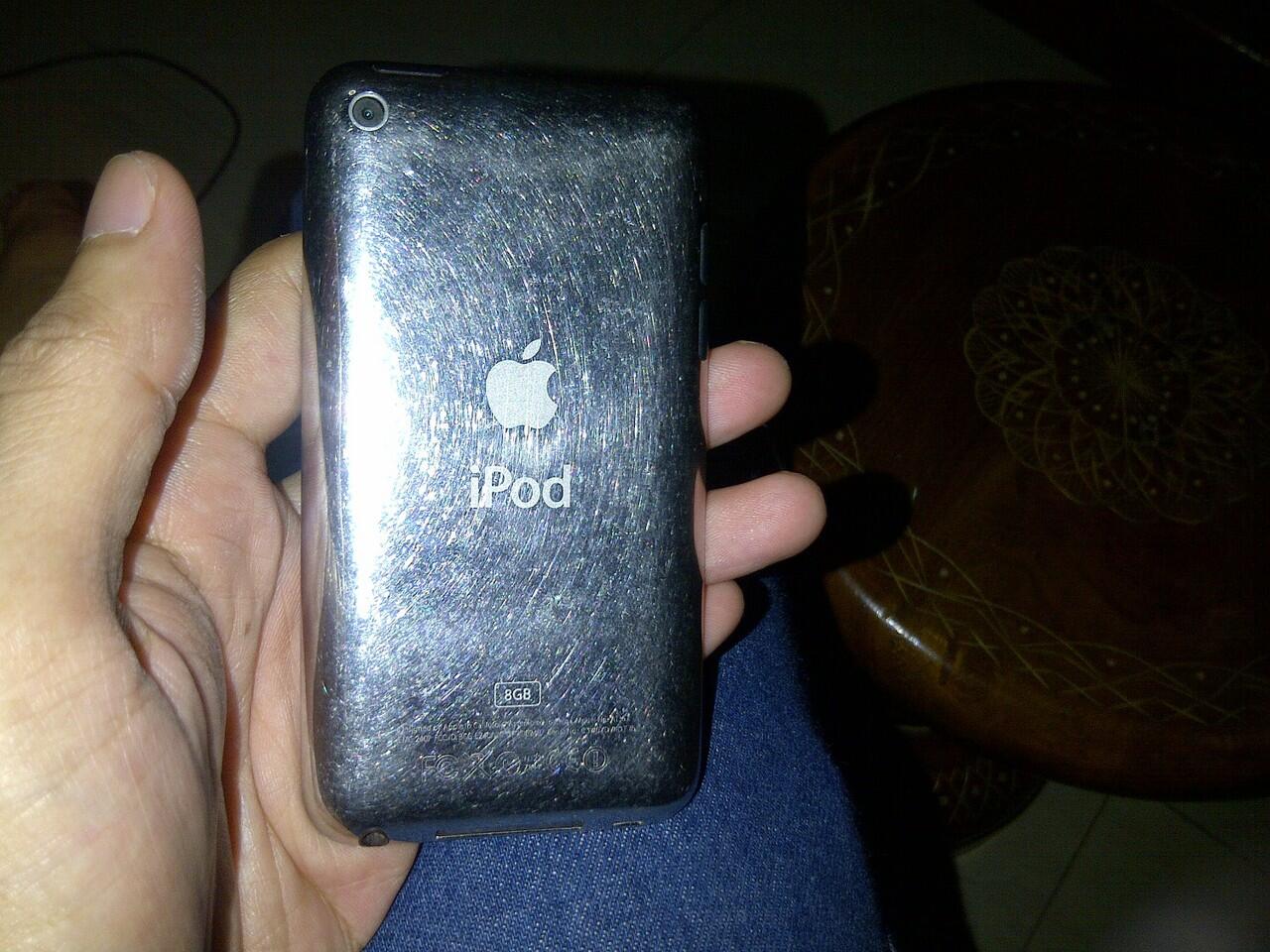 iPod Touch 4th 8GB Black - 350 ribu