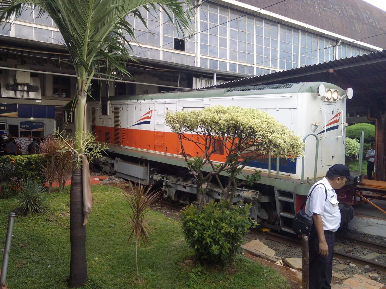 Lokomotif Kereta Bablas, Tabrak Peron Stasiun Kota