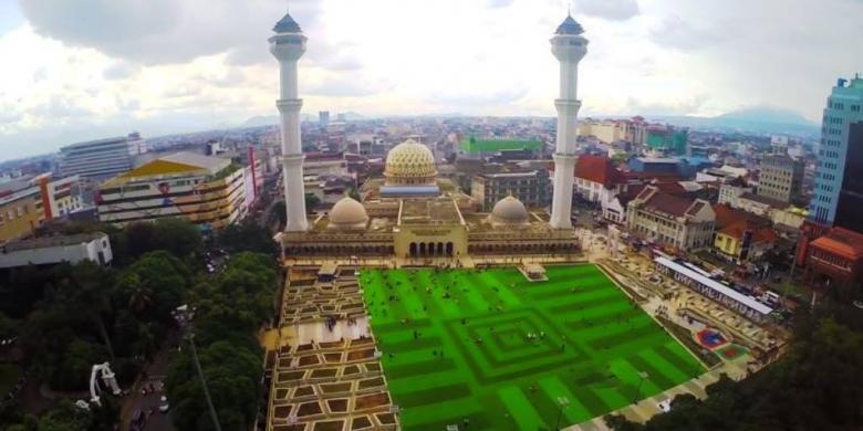 Ini Jawaban Ridwal Kamil soal Rumput Sintetis Alun-alun Bandung