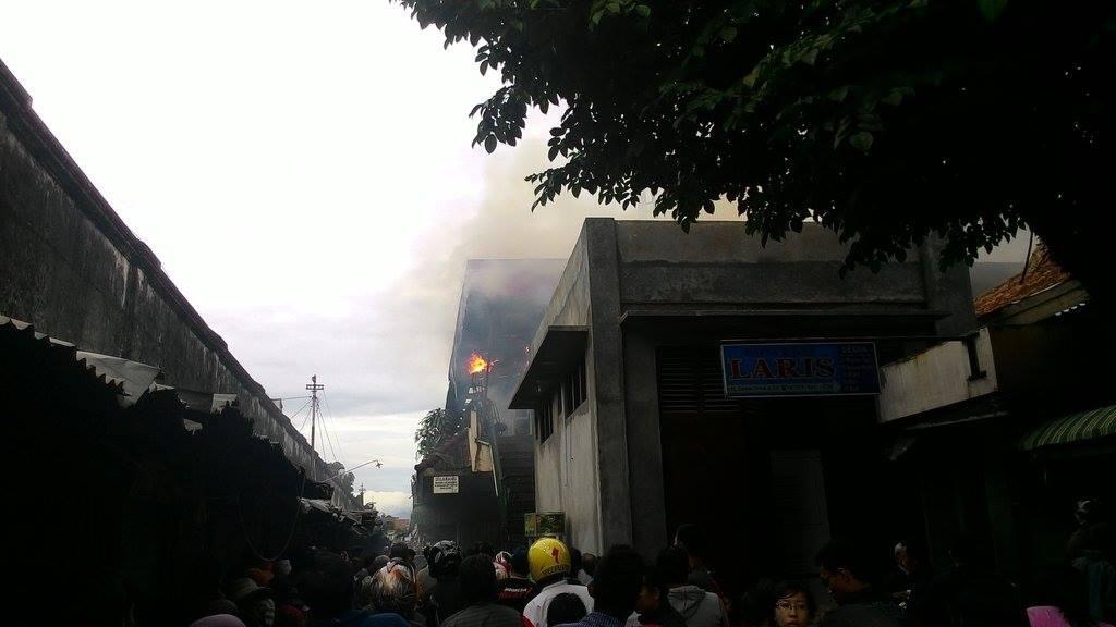 &#91;HOT NEWS&#93; Pasar Klewer di Solo Terbakar