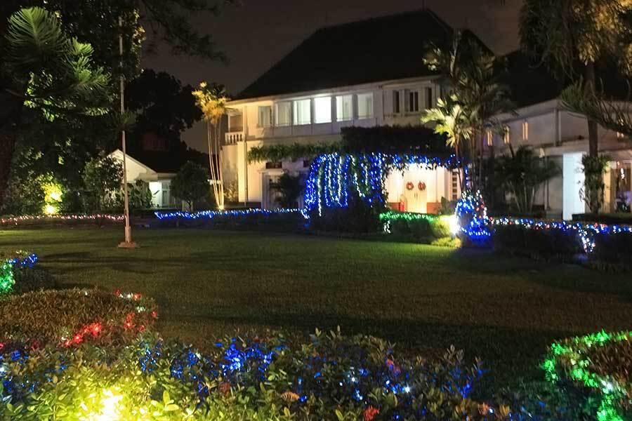 [SELAMAT NATAL] Ketika Rumah Dinas Gubernur Ahok Bertabur Cahaya
