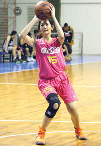 Koleksi Foto Pemain Basketball IGO Maria Selena pakai Knee Support #CantikEuyyy