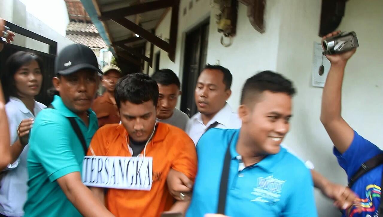 Reka Ulang Pembunuhan Guru SDN Kraton Disaksikan Ribuan Warga