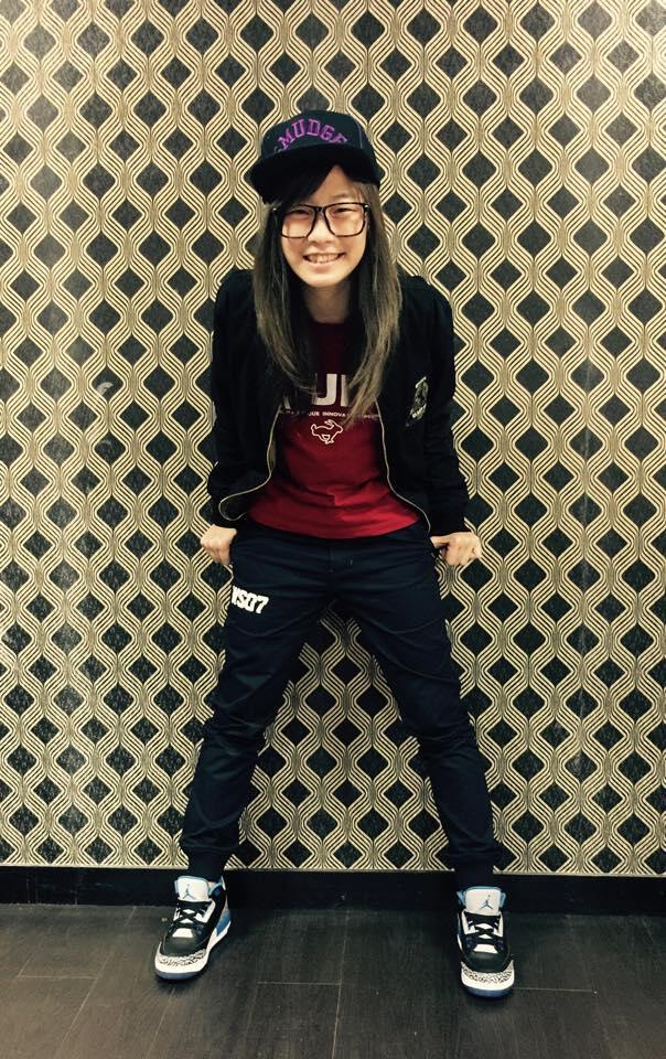 羅小白(Luo Xiao Bai) Drummer Girl dari Taiwan, kerenn gannn...