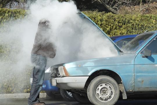 Ternyata Ini Penyebab Mobil Mudah Terbakar gan