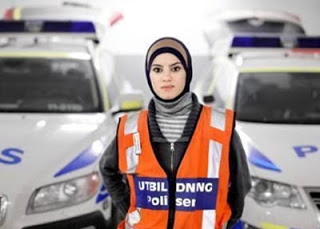 5 Wanita Berjilbab dengan Profesi Tak Lazim