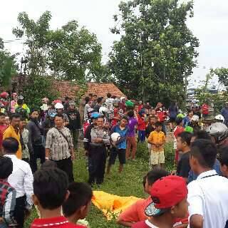 Belum selesei Teriak Strikeee...,!! udah mokad Tergilas.