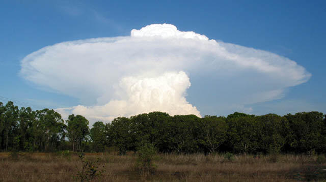 Mengenal Cumulonimbus dan Awan-awan yang Berbahaya dalam Penerbangan