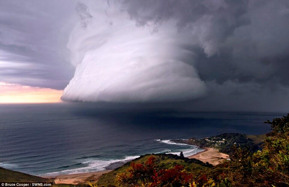 Mengenal Cumulonimbus dan Awan-awan yang Berbahaya dalam Penerbangan