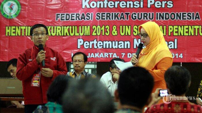 Guru Diancam Kehilangan Tunjangan Profesi Jika Balik ke Kurikulum 2006