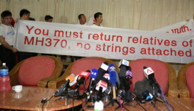Korban Pesawat AirAsia ketemu, keluarga MH370 Cemburu