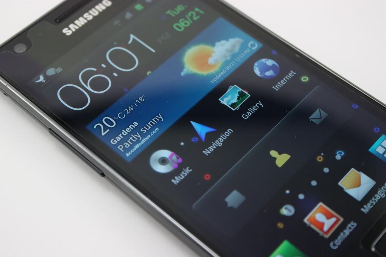 Perkembangan Layar Handphone ( Monochrome - AMOLED )