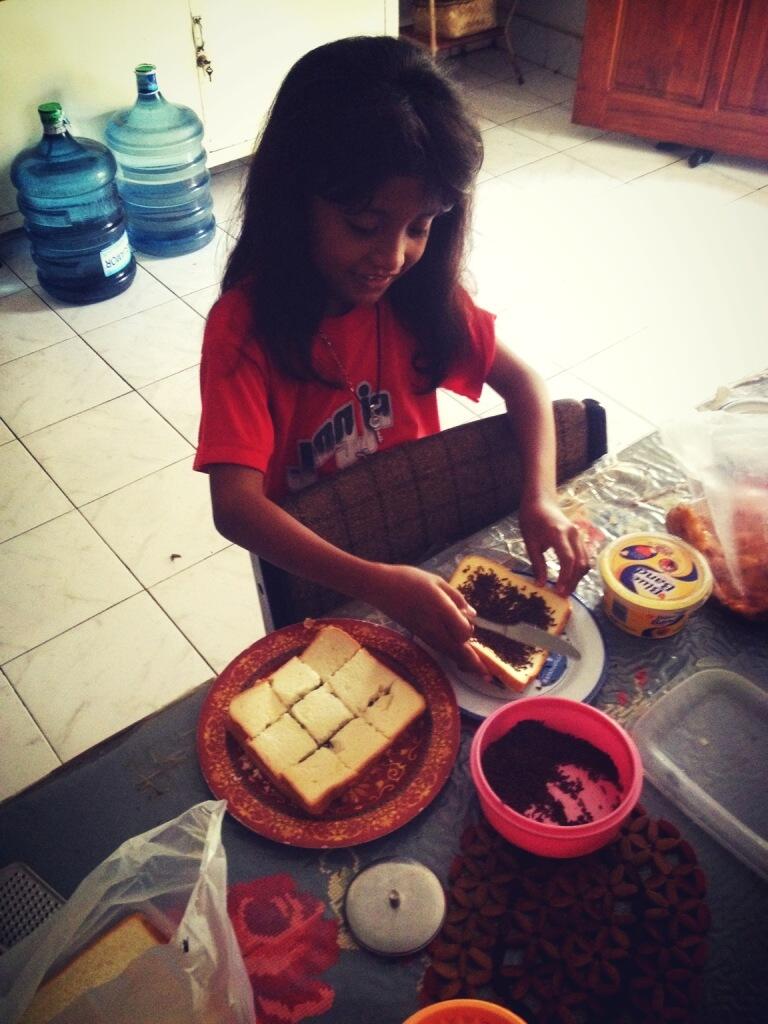 VOLUNTOURISM : Kisah Nenek Tua, Bocah, dan Panti Asuhan.