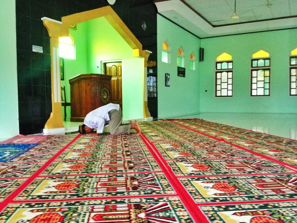 VOLUNTOURISM : Kisah Nenek Tua, Bocah, dan Panti Asuhan.