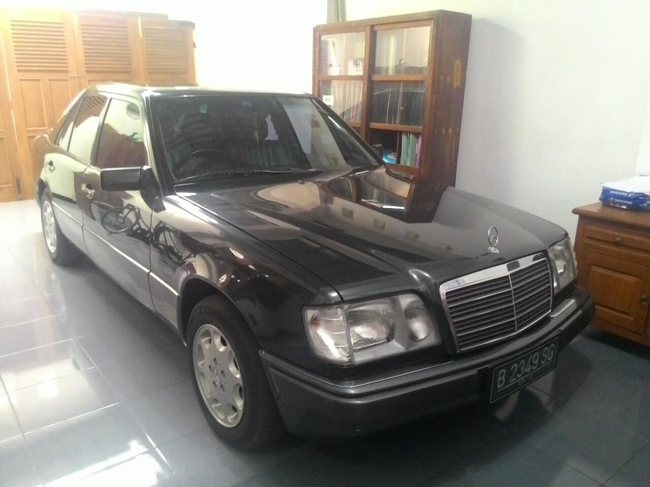 Mercedes-Benz E220 Th.1994 (BLACK METALIC) - MULUZZZ GAN!!!