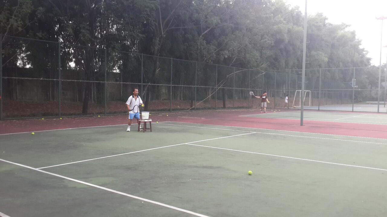 Cari temen Tennis utk main di Puri mansion, Kembangan