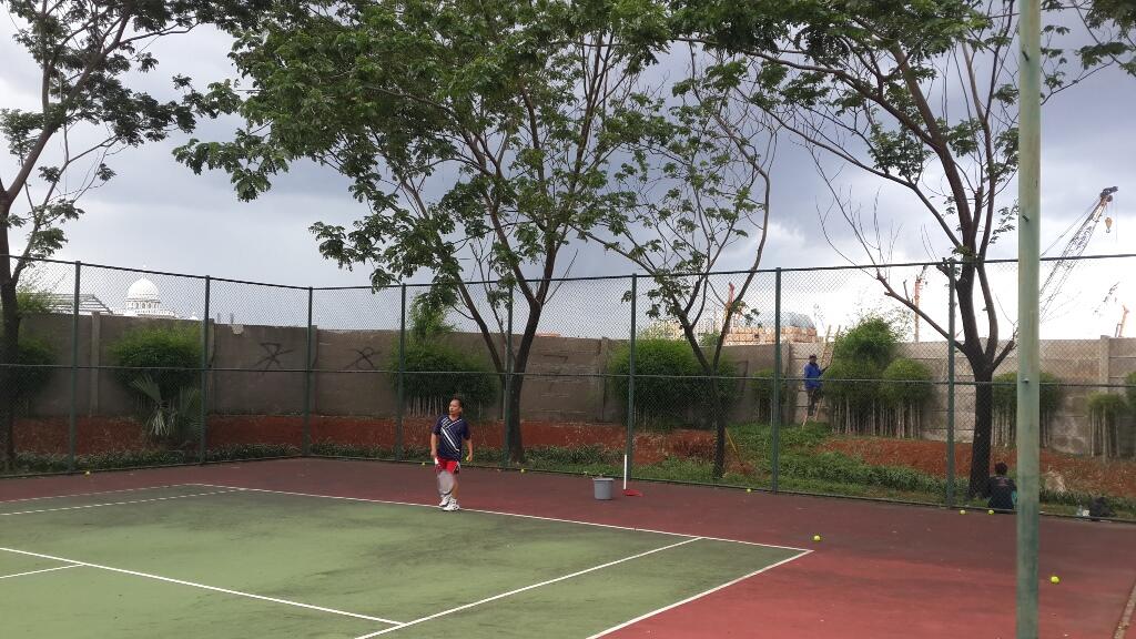 Cari temen Tennis utk main di Puri mansion, Kembangan