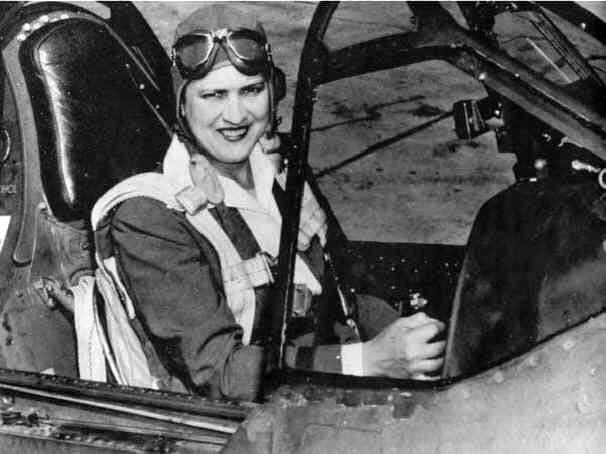 Para Wanita Tangguh Yang BerProfesi Sebagai Pilot