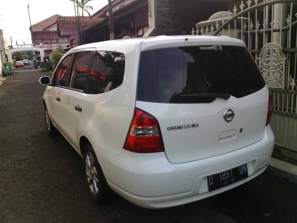 Grand Livina Putih Mulus Bandung 2013